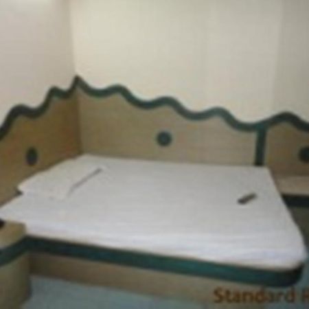 Hotel Hans International New Delhi Exterior photo